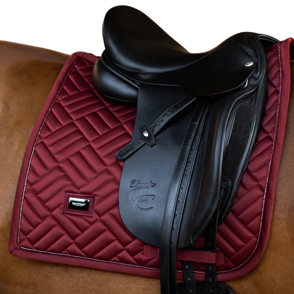 Equestrian Stockholm - Tapis de dressage Modern bordeaux
