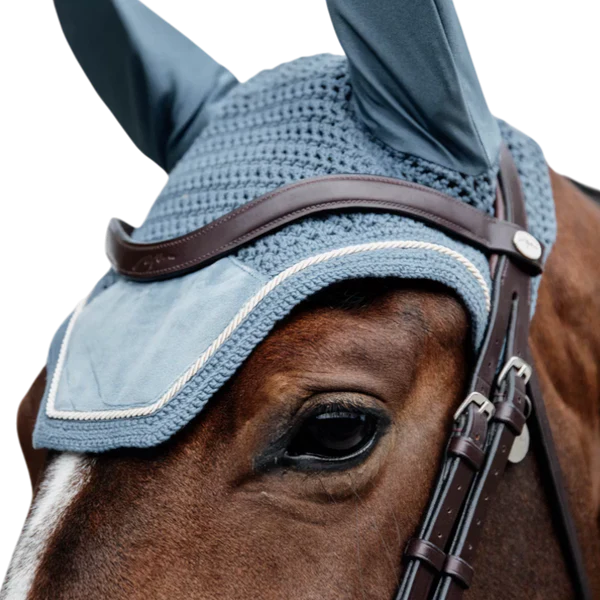 Kentucky Horsewear - Bonnet pour chevaux anti-bruits Wellington Velvet light blue